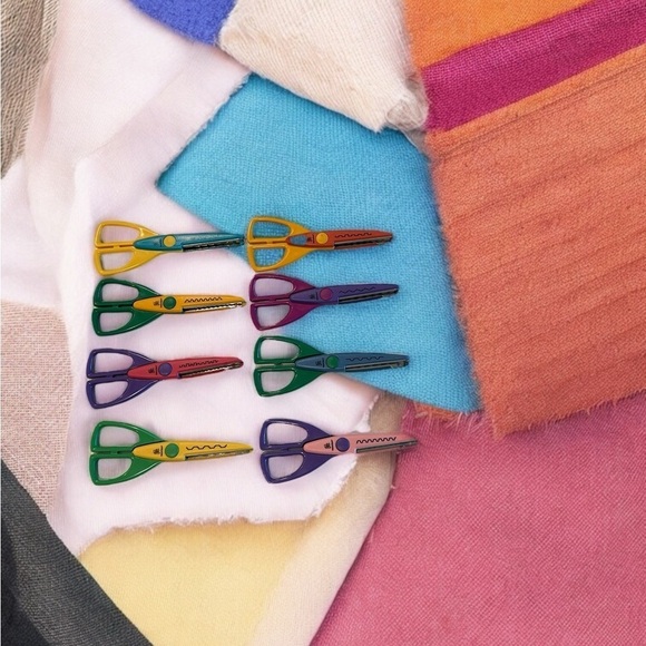 Provo Craft 6.25” Scissors and Decorative Edge Paper Shapers - Lot of 8 - Picture 5 of 10